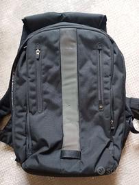zaino di marca ORIGINALE RAPHA nero/carbon grey