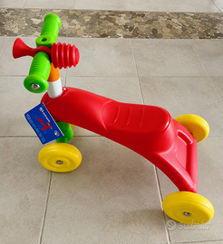 Triciclo per bambini in plastica