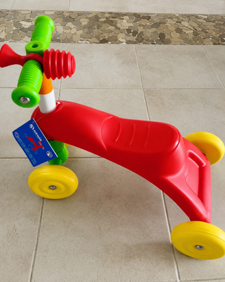 Triciclo per bambini in plastica