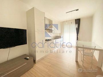 MAGGIO & GIUGNO: vicino al mare con posto auto