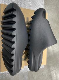 Ciabatte adidas Originals Yeezy nere, taglia 38