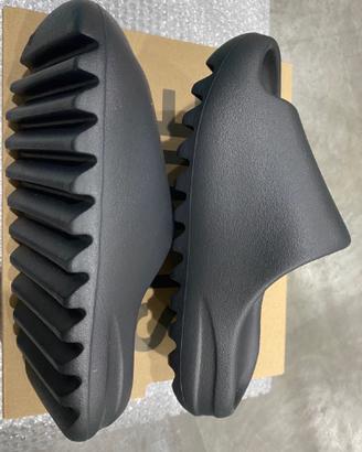 Ciabatte adidas Originals Yeezy nere, taglia 38
