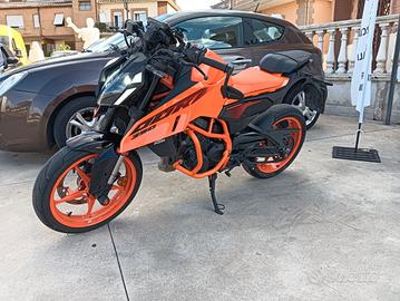 KTM 390 DUKE 20.000 KM  PARI AL NUOVO