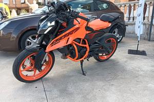 KTM 390 DUKE 20.000 KM  PARI AL NUOVO