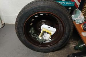 ruotino bulloni lampade fiat 600 anno 2007