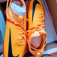 SCARPE DA CALCIO NUOVE PER CAMBIO NUMERO.
