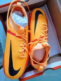 SCARPE DA CALCIO NUOVE PER CAMBIO NUMERO.