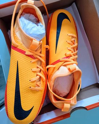 SCARPE DA CALCIO NUOVE PER CAMBIO NUMERO.