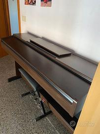 Piano digitale con seduta in pelle