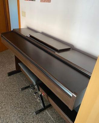 Piano digitale con seduta in pelle