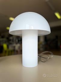 Lampada da comodino Pedrali – Design minimal, luce