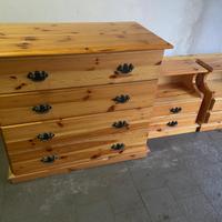 Cassettiera, specchio e comodini