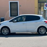 Auto Peugeot 208