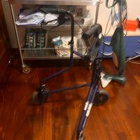 Deambulatore anziani a 3 ruote