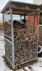 Box, gabbia metallica con terro.