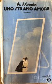 Libro Uno strano amore