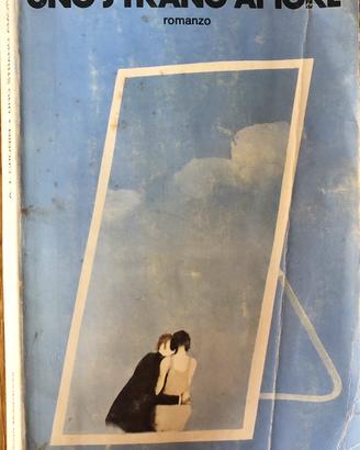 Libro Uno strano amore