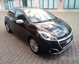 Peugeot 208 - 2019 diesel navi sensori telef
