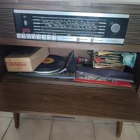 Mobile con radio e giradischi stereo Grundig