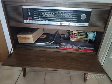 Mobile con radio e giradischi stereo Grundig