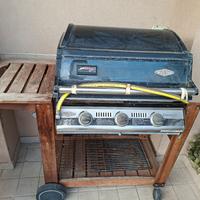 barbecue con piano gas incorporato