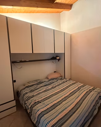 camera mobili armadi scrivanie ecc
