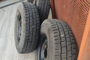 cerchi con gomme defender