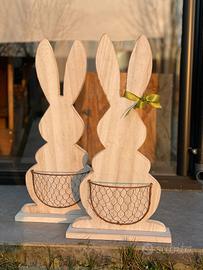 porta fiori a forma di coniglio in legno