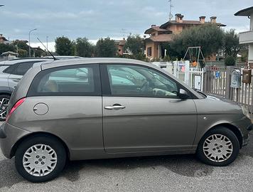 LANCIA YPSILON ANNO 2005 €2500 TRATTABILI