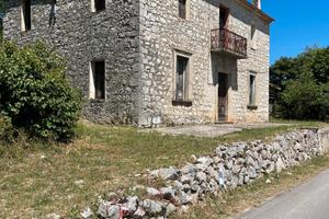 Vendita casa in pietra grotte di pastena