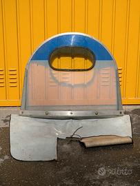 Parabrezza per ciclomotore molto vecchio