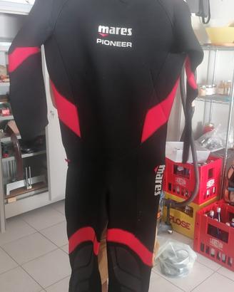 abbigliamento per immersioni subacque 