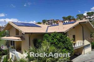 VILLA PLURIFAMILIARE CON AMPIO GIARDINO - CASOLI D