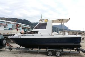 Pilotina entrobordo planante