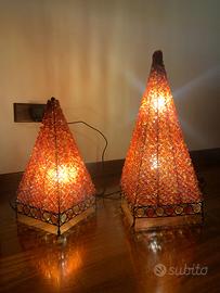 Lampade da tavolo a piramide rosse e ferro battuto