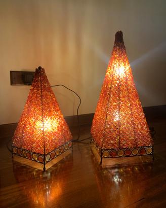 Lampade da tavolo a piramide rosse e ferro battuto