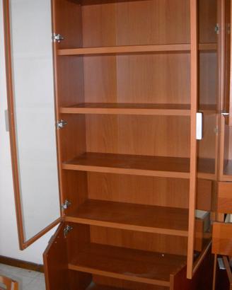 Soggiorno  completo di credenza ,tavolo sdoppiabil