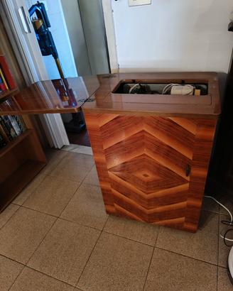 Vecchia macchina da cucire Necchi mod. 267