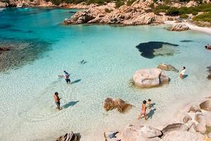 La Maddalena sul mare con terrazzo e parcheggio