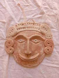 Maschera in terracotta Dea dell'aqua
