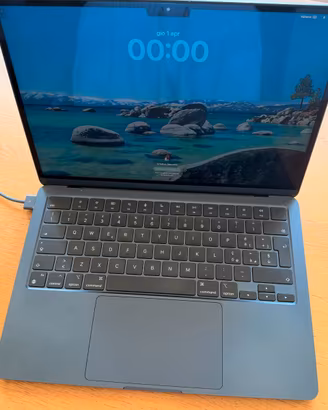 MacBook Air M2 13,6” – 8 GB RAM / 256 GB SSD