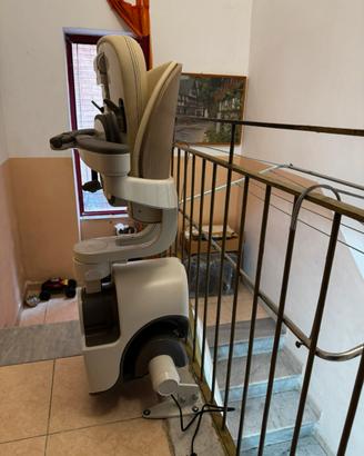 MONTASCALE ( attrezzatura sanitaria)
