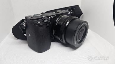 Sony a6300 come nuova con un obiettivo incluso.