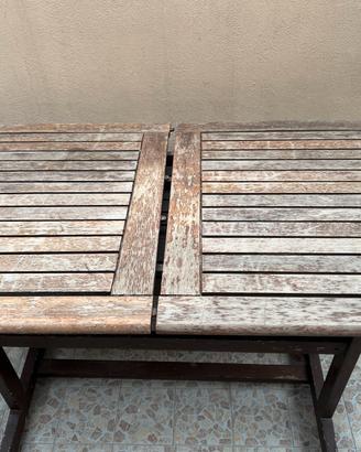 Tavolo da giardino di legno