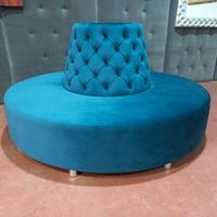 Divano circolare con spalliera capitonne'