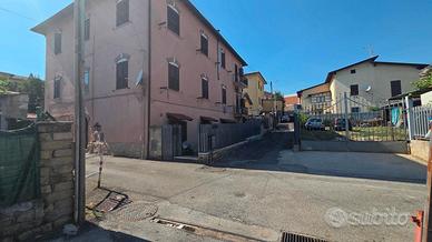 Cave, zona centralissimo con giardino