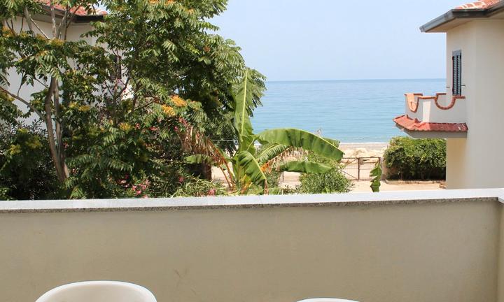 Appartamento fronte mare a mirto crosia, calabria