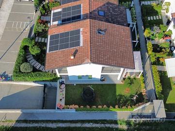 VILLA A SCHIERA D'ANGOLO A SONA