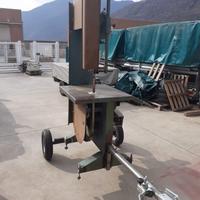 Sega a nastro verticale  su carrello