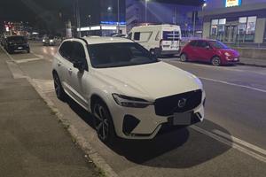 VOLVO XC60 B4 (d) AWD Geartronic R-design